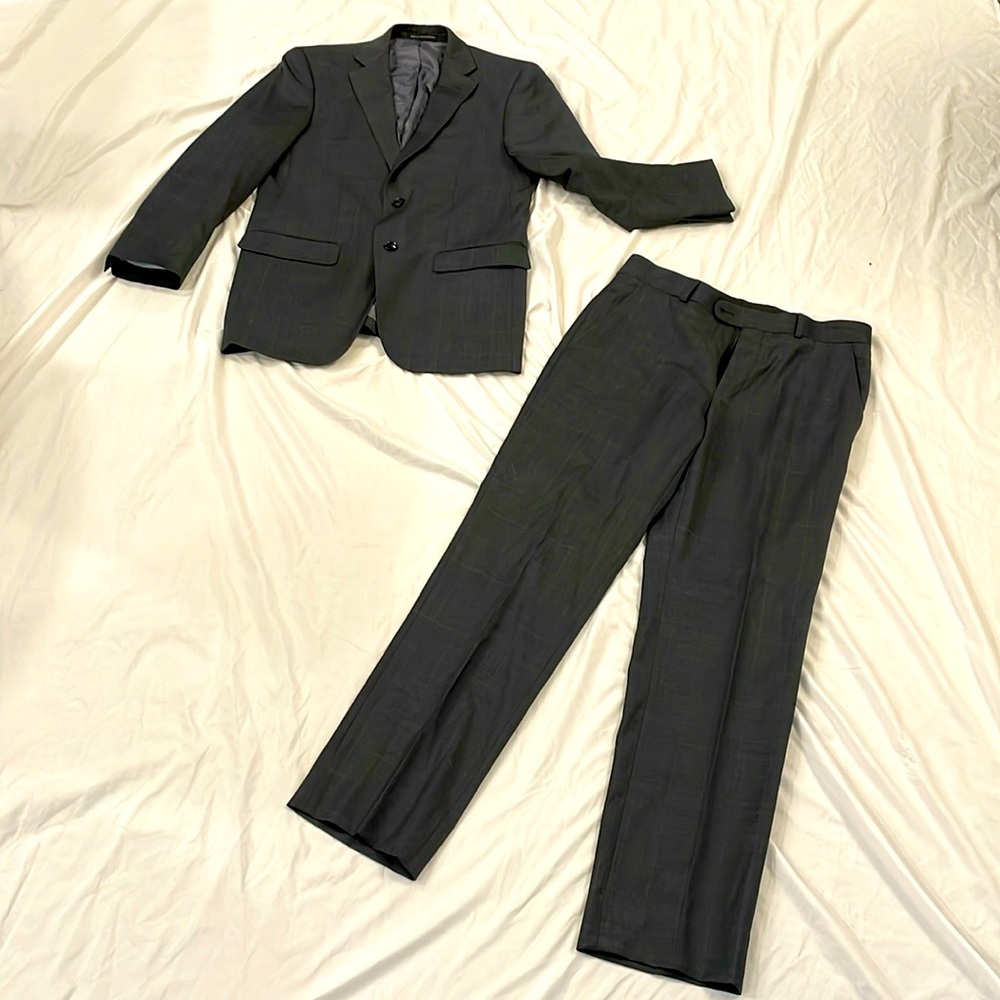 ✨ NEW LISTING ✨ Men’s suit BUNDLE 🛍️